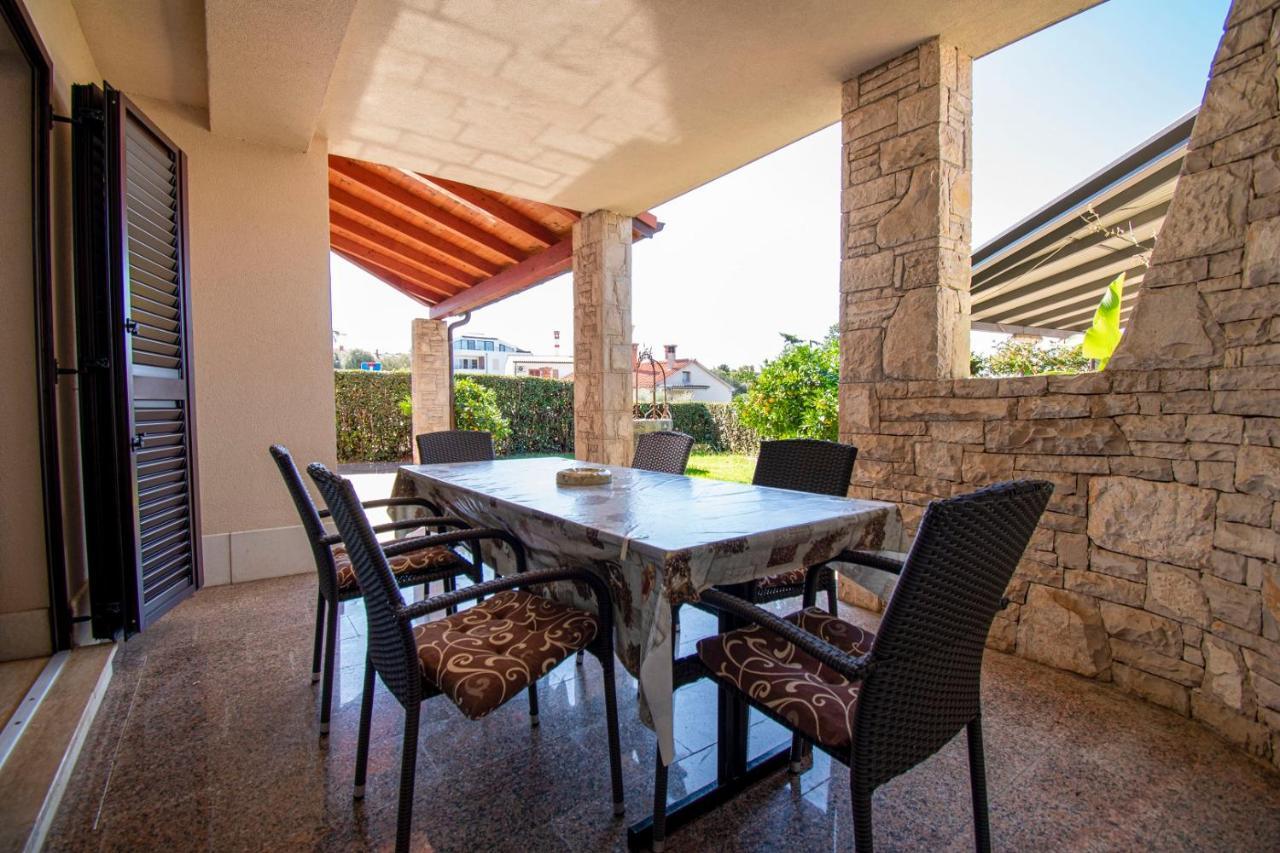 Holiday Apartment 50M From The Beach Pjescana Uvala Eksteriør billede