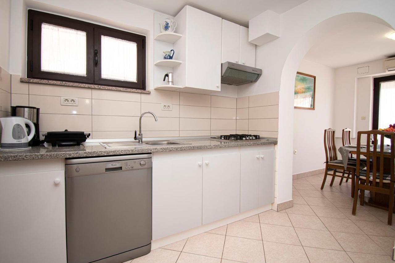 Holiday Apartment 50M From The Beach Pjescana Uvala Eksteriør billede