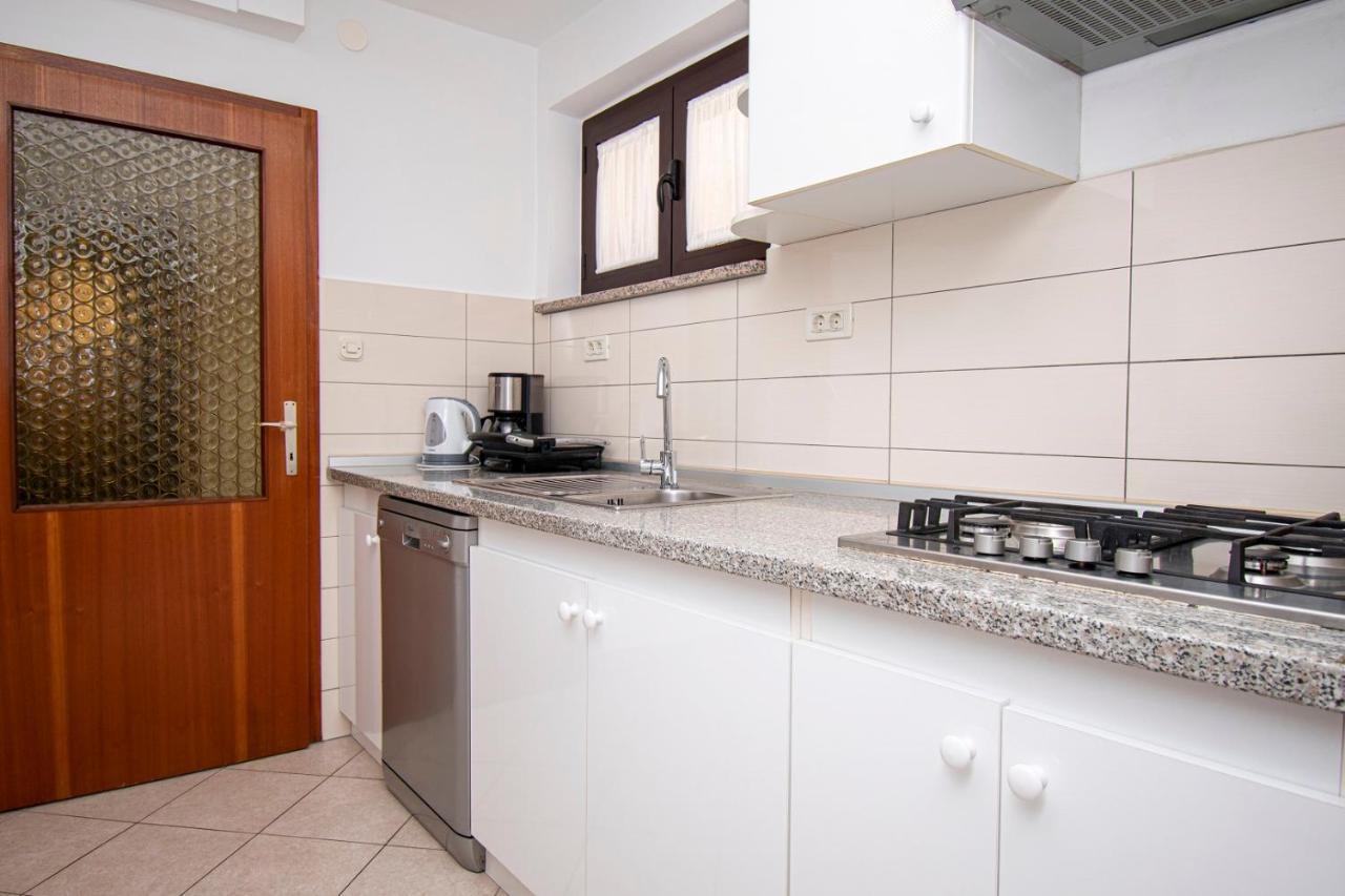 Holiday Apartment 50M From The Beach Pjescana Uvala Eksteriør billede