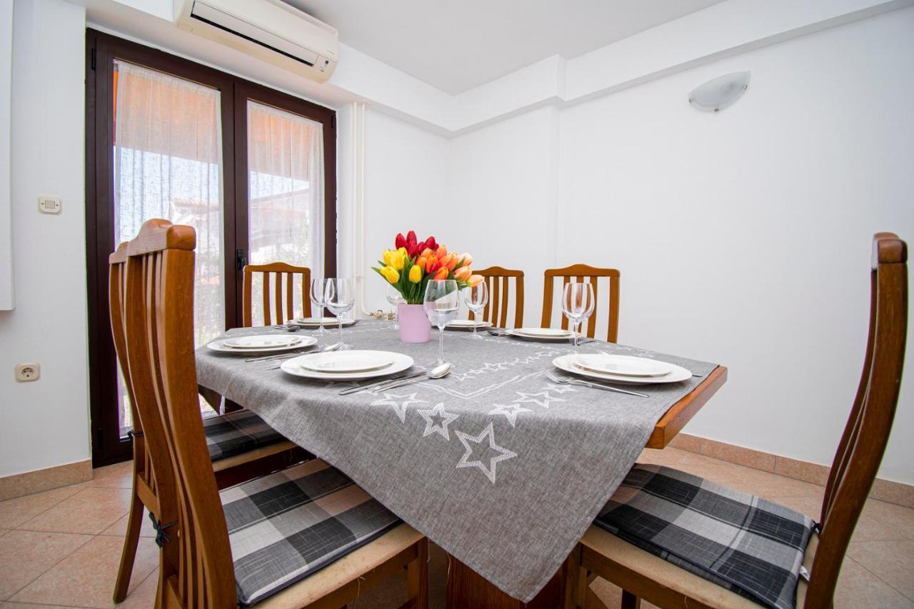 Holiday Apartment 50M From The Beach Pjescana Uvala Eksteriør billede