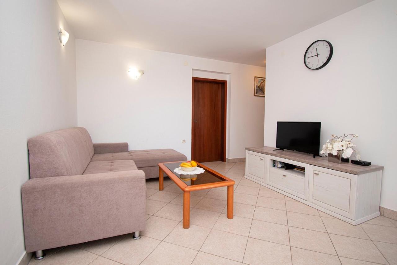 Holiday Apartment 50M From The Beach Pjescana Uvala Eksteriør billede
