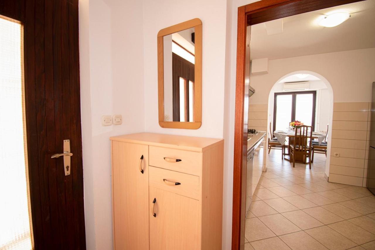 Holiday Apartment 50M From The Beach Pjescana Uvala Eksteriør billede