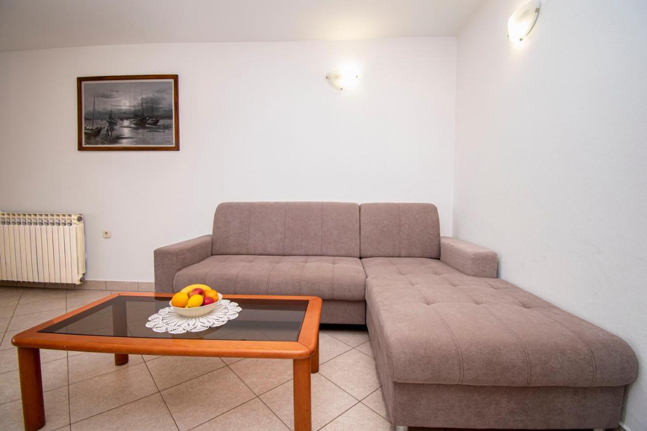Holiday Apartment 50M From The Beach Pjescana Uvala Eksteriør billede
